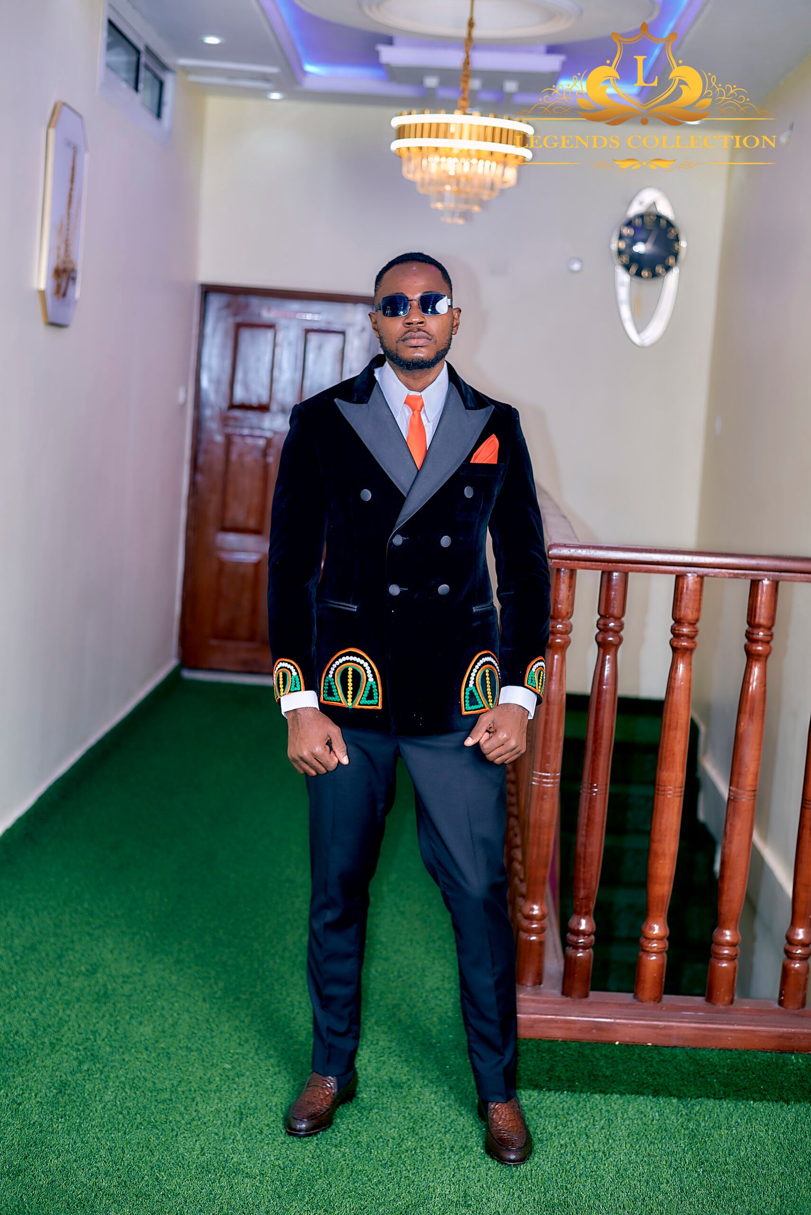 Toghu embroidered double-breasted velvet jacket suite – Image 5