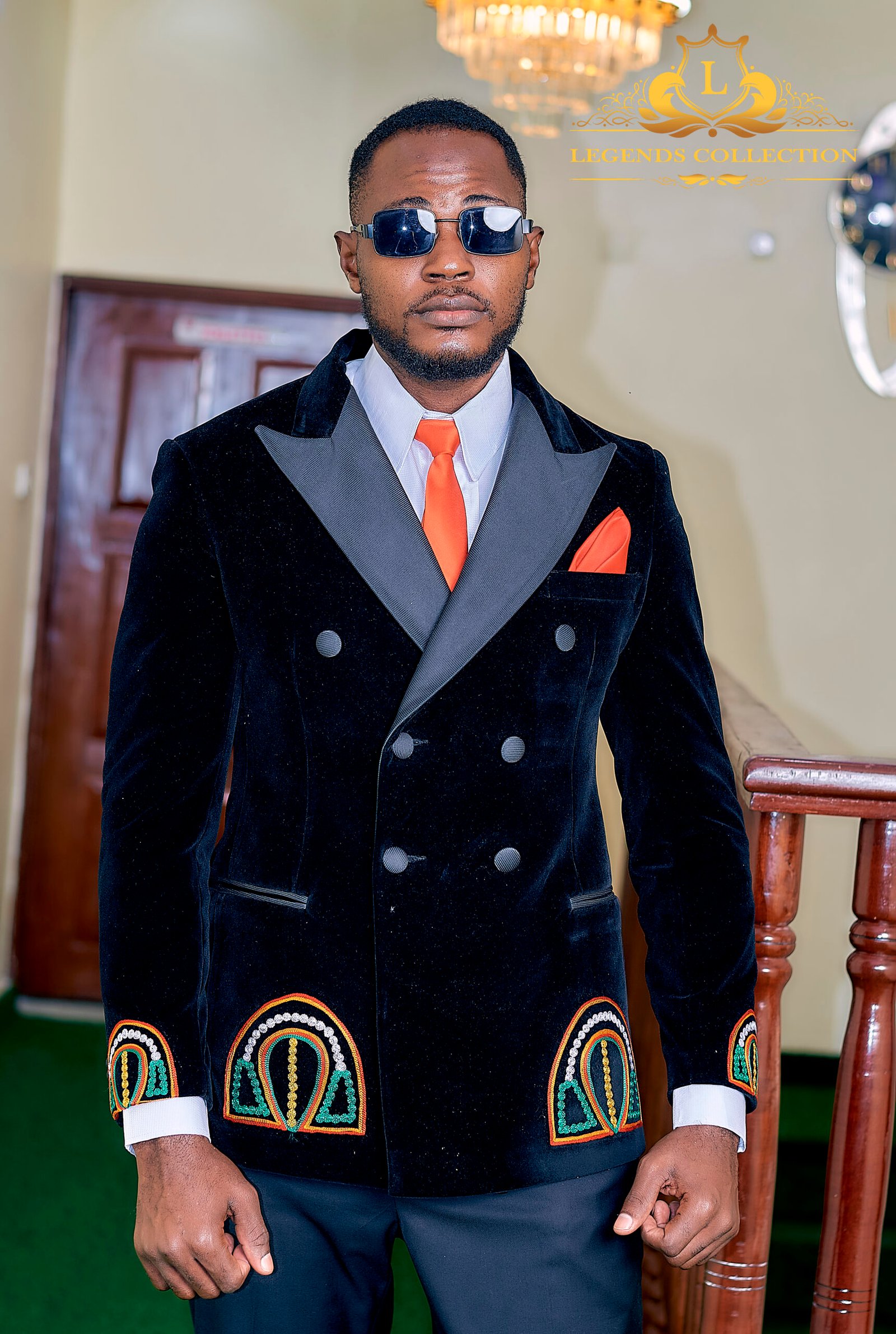 Toghu embroidered double-breasted velvet jacket suite – Image 4