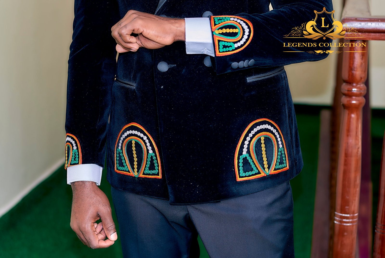 Toghu embroidered double-breasted velvet jacket suite – Image 3