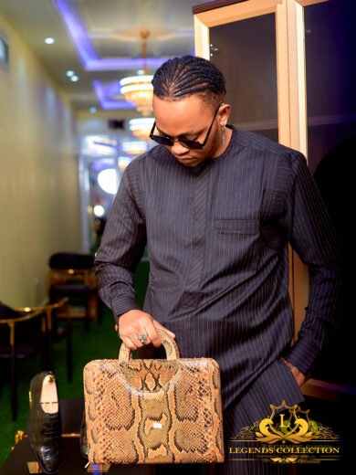 Men's 2-piece black mock-up set with one pocket and a python skin bag as an accessory
