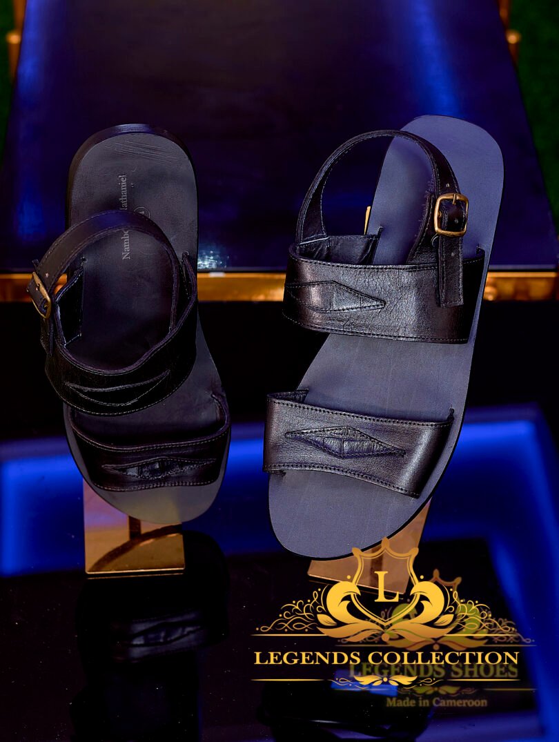 Black school sandals for boys – Image 3